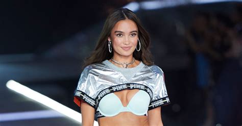 First Filipina Victoria S Secret Show Model Fielded Criticism For Being White Passing Huffpost