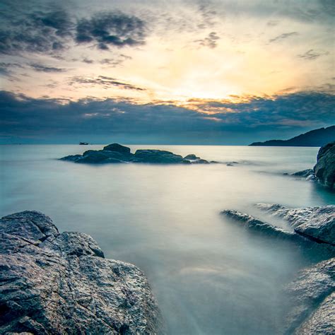 Download Wallpaper 2780x2780 Sea Stones Fog Horizon Landscape Ipad