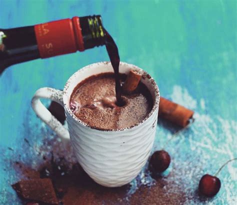 Moms On Instagram Are Raving Over Red Wine Hot Chocolate Heres How To