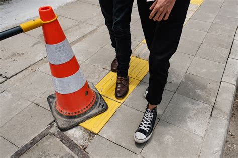 24mm STREET PHOTOGRAPHY - Nico Harold