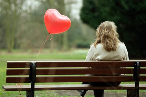 Benching Dating The New Ghosting Relationship Glamour Uk