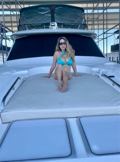 Milliondollaryachts Yachts Lake Lakemead Lasvegas Nevada Yachtlife Bikinimodel