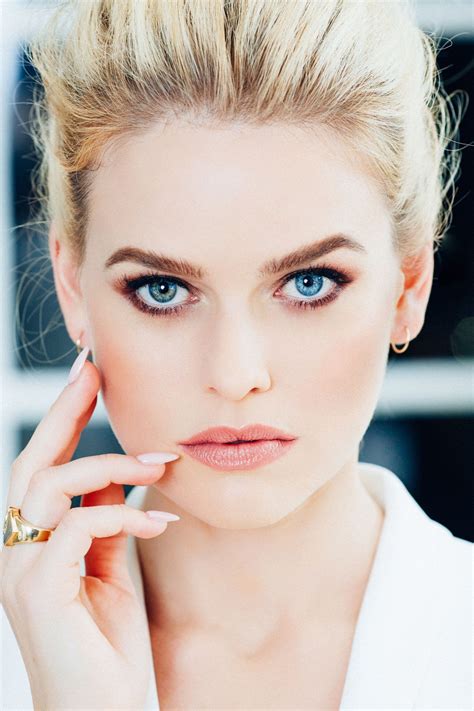 .have blonde hair and blue eyes? Wallpaper : model, blonde, blue eyes, green eyes, actress ...
