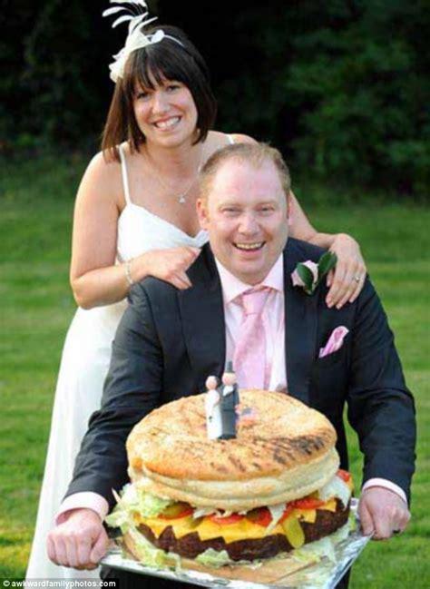 awkward photos capture some of the worst ever wedding moments daily mail online