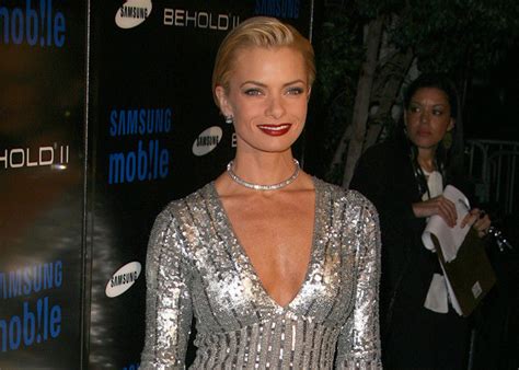 Jamie Pressly Popped A Squat The Blemish