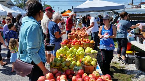 Here you can find premarket quotes for relevant stock market futures and world markets indices, commodities and currencies. Farmers Market Brings a Little Bit of Country to the ...