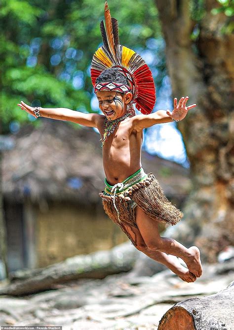 Incredible Photographs Of Brazilian Rainforest Tribes Rainforest Tribes Brazilian Rainforest