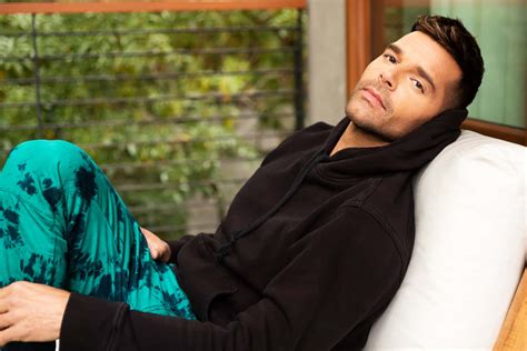 Download Gay Latino Tie Dye Ricky Martin Wallpaper