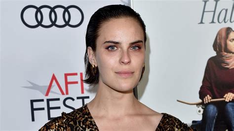 Tallulah Willis Channels Mom Demi Moore S Ghost Hairdo We Did The Demi