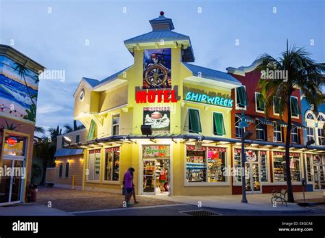 Fort Myers Florida Ft. Beach Shipwreck Treasures Store Motel shopping