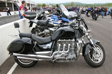 Each of these pistons is contained within a cylinder. What's the biggest engine in the world? - Car Keys