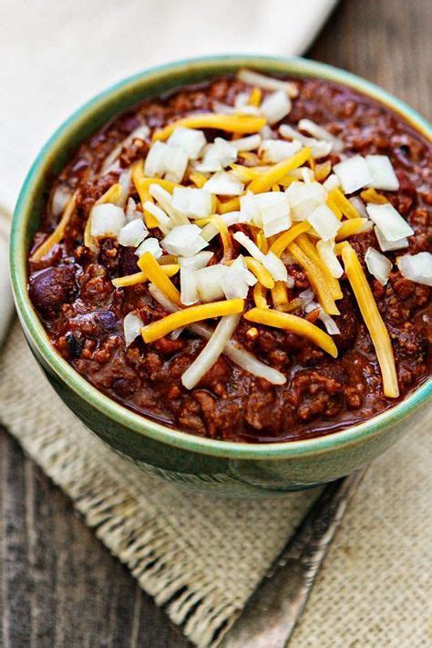 Easy ground beef chili made with light red kidney beans, tomatoes, onion, and garlic is extra meaty, hearty, and super flavorful. Beefy Kidney Bean Chili | No bean chili, Ground beef chili ...