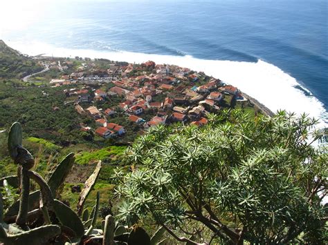 Jardim do mar with our online webcam has three beaches: Vereda do Jardim do Mar encerrada | Diário das Freguesias