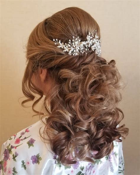 Mother Of The Bride Hairstyles 25 Elegant Looks For 2019