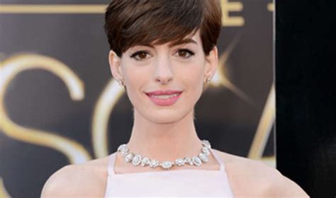 Anne Hathaway Flaunts Vegan Shoes At Oscars Vegnews