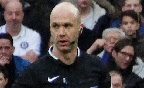 Intorno al 60′ di atletico madrid juve, l'arbitro makkelie si è accasciato a terra al centro del campo. Chi è Anthony Taylor, l'arbitro di Italia-Austria: guardia ...