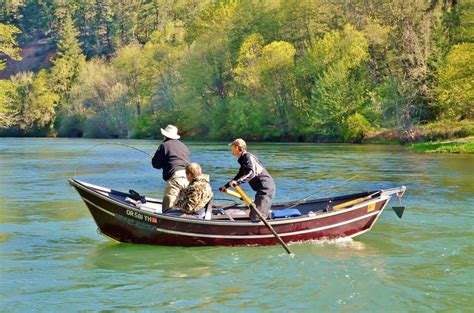 Így lett volna ez idén is, de a koronavírus miatt az első időpontot lefújták. Fishing Near Medford and Ashland, Oregon