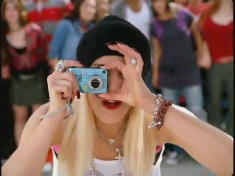 Hollaback Girl Music Video Gwen Stefani Image 18732895 Fanpop