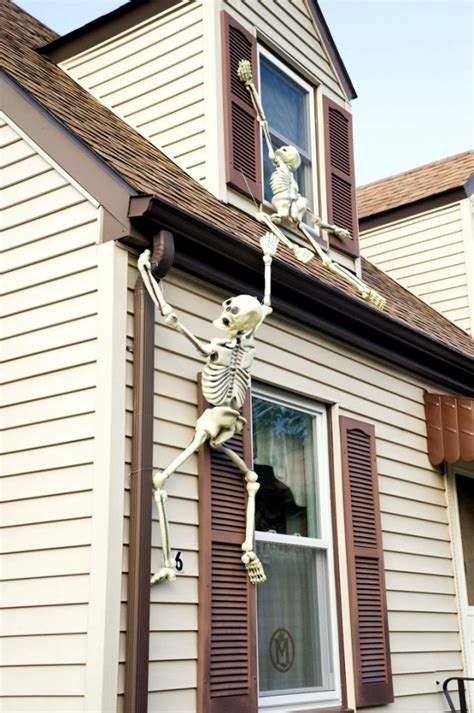Halloween Garden Decorations Ideas With Skeletons Skulls