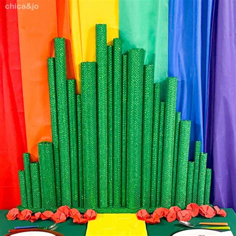 Diy Emerald City Backdrop For Wizard Of Oz Party Chica And Jo