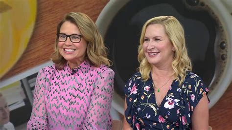 Jenna Fischer Angela Kinsey Share Their Trick For Approaching Stars