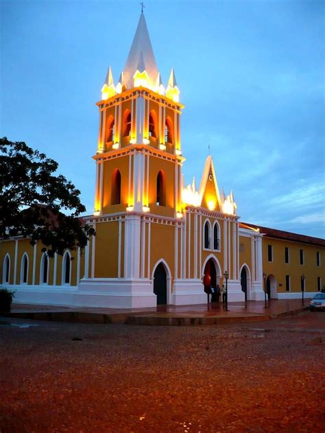 Iglesia De San Francisco En Coro Venezuela En 2020 Medanos De Coro