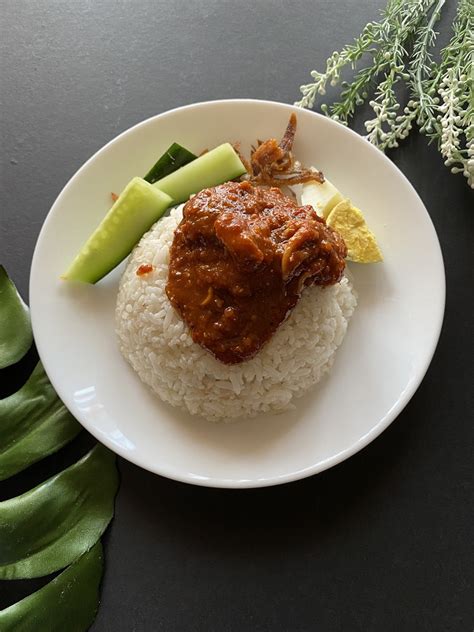 In fact, malaysian do makan nasi lemak all around the clock. Resepi Nasi Lemak Sambal Sotong (Sarapan Pagi) - Resepi.My