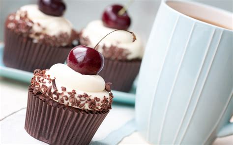 It makes the decoration for cake amazing beautiful and shine. Cupcake Wallpapers HD | PixelsTalk.Net