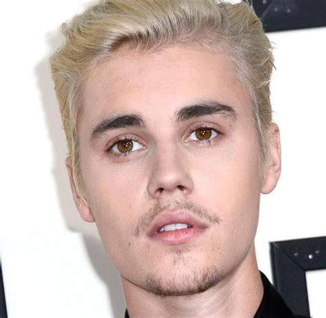 März 1994 unter seinem bürgerlichen namen justin drew bieber in london, in der kanadischen provinz ontario, geboren. Justin Bieber schreibt über schwere Zeit als Teeniestar - WELT