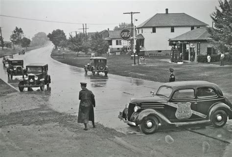 The virtual museum of the american police car. Gulf Station in Monroe, Michigan in 1937 | Police cars ...