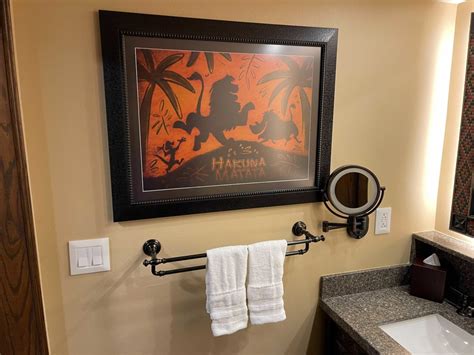 Photos Video Tour A Remodeled The Lion King Savannah View Room At