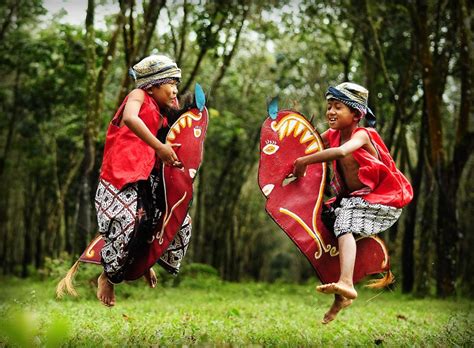 Asal usul tarian kuda kepang. Kuda Lumping, Tarian Simbol Kedigdayaan Rakyat Jawa
