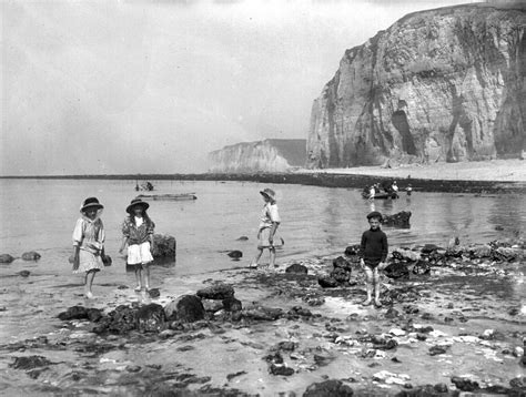 23 Vintage Photos That Show What Summer Fun Looked Like Before The