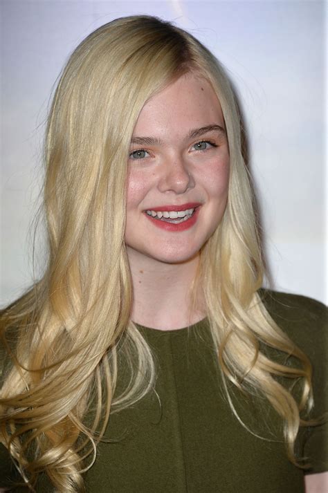 Elle Fanning At The Maleficent Photo Call Her Hair And Makeup Tricks