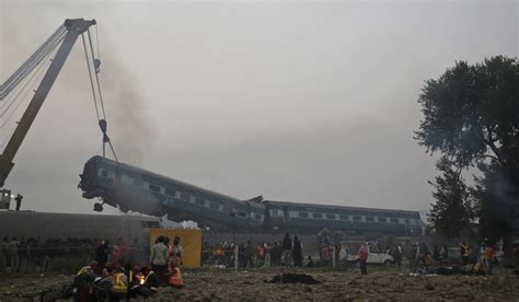 146 Killed In India Train Derailment As Search For Bodies Ends