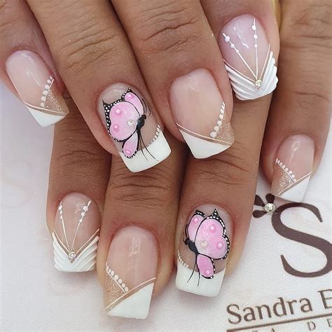 Las uñas cortas y limpias quedan muy bien con la punta blanca o francesa. Mariposas en 2020 | Uñas decoradas manos, Manicura de uñas ...