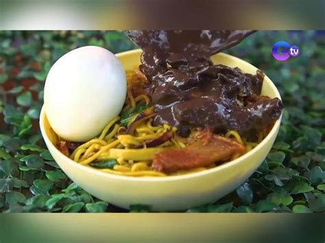 Check Out The Delicious Pancit Bato With Dinuguan