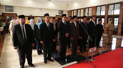 Pemkot Surabaya Lantik Dan Rotasi 55 Pejabat Struktural Cahaya Baru