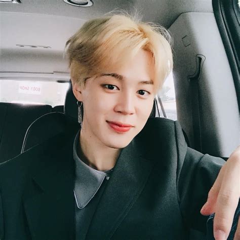 Mereka telah menirukan foto masa kecil dengan busana dan pose yang mirip. BangTan Boys (BTS) fotos (303 fotos) - LETRAS.COM