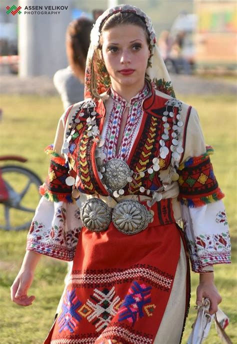 Bulgariapirin Regionensemble Pirin Traditional Outfits Bulgarian Women Folk Fashion