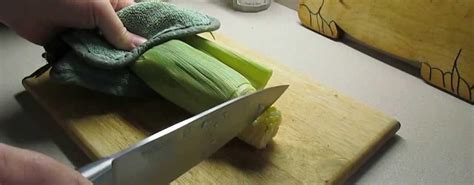 How to reheat corn on the cob on the grill. How to Cook Corn on the Cob in the Microwave? - The ...