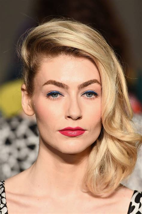 Style your hair with a sweet and innocent pageboy hairstyle or give the pageboy 30 best pageboy hairstyles for women. All the major hairstyles you need to know from the Autumn ...