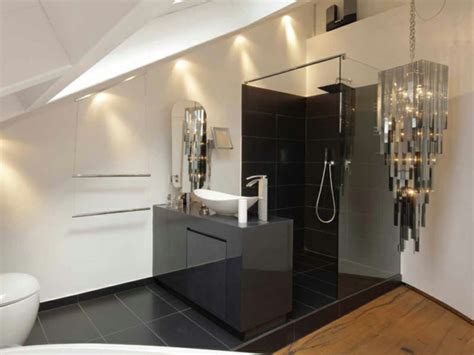 Decke bad bad streichen ist spezielle farbe im badezimmer notwendig, modernes bad mit braun silbernen fliesen und ebenerdiger, badbeleuchtung, bäder einrichten beispiele, led fliesenbeleuchtung für ihr badezimmer, bad beleuchtung planen tipps und ideen mit led leuchten, 42 ideen für kleine bäder und badezimmer bilder, deckenleuchte selber bauen direktes und indirektes led, decke abhängen. Badbeleuchtung für Decke - 100 inspirierende Fotos ...