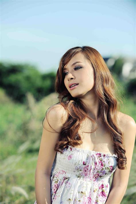 Furapou Vietnamese Model Kieu Chinh Showing Off Her Bare In The Sunshine