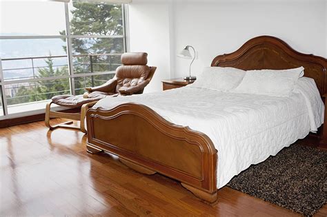 A medium sized bed, placed in the center of the room against a back wall creates space on both sides for bedside table storage. Pros and Cons of Laminate Flooring in Bedrooms