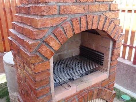 Pe Langa Casa Gratar De Gradina Rustic Din Caramida Barbecue Design Outdoor Barbeque Fireplace