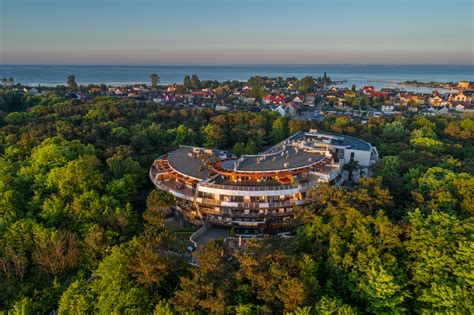 Przeglądaj 66 zdjęcia i sprawdź 46 opinii o czterogwiazdkowy hotel dom spa zdrojowy zlokalizowany jest w samym środku półwyspu. Hotel Dom Zdrojowy Resort & SPA sala konferencyjna ...