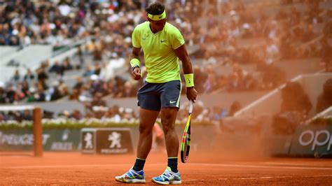 The first semifinal begins at 9 a.m. Winds turn Roger Federer vs. Rafael Nadal into dust storm ...