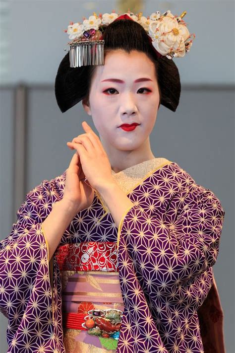 oiran and geisha — the maiko tomitae dancing she is well dressed i geisha japan japanese