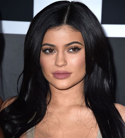 Were Kind Of Obsessed With Kylie Jenners Natural Beauty Selfie Glamour